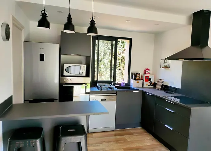 Appartement Jardin Et 2 Centre St Florent